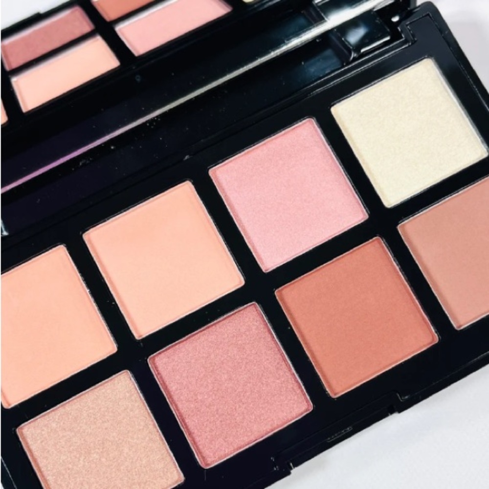 Phase Zero - The Necessities Eyeshadow Palette - Full Size
Net Wt. 12g / 0.42 oz
